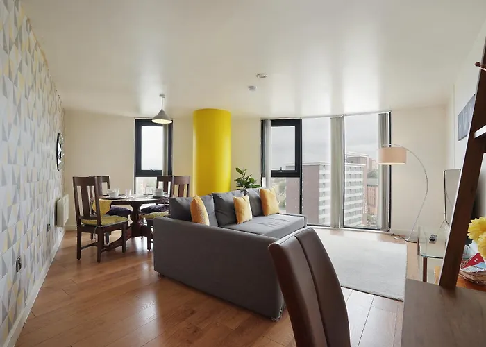 Spacious 2 Bed Apt 98 - City Centre, Great Views & Free Netflix - Hosted By Stay Host Save