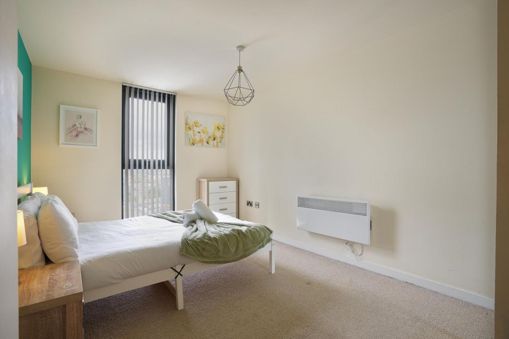 Spacious 2 Bed 98 - Centre, Great Views & Free Netflix - Hosted By Host Save