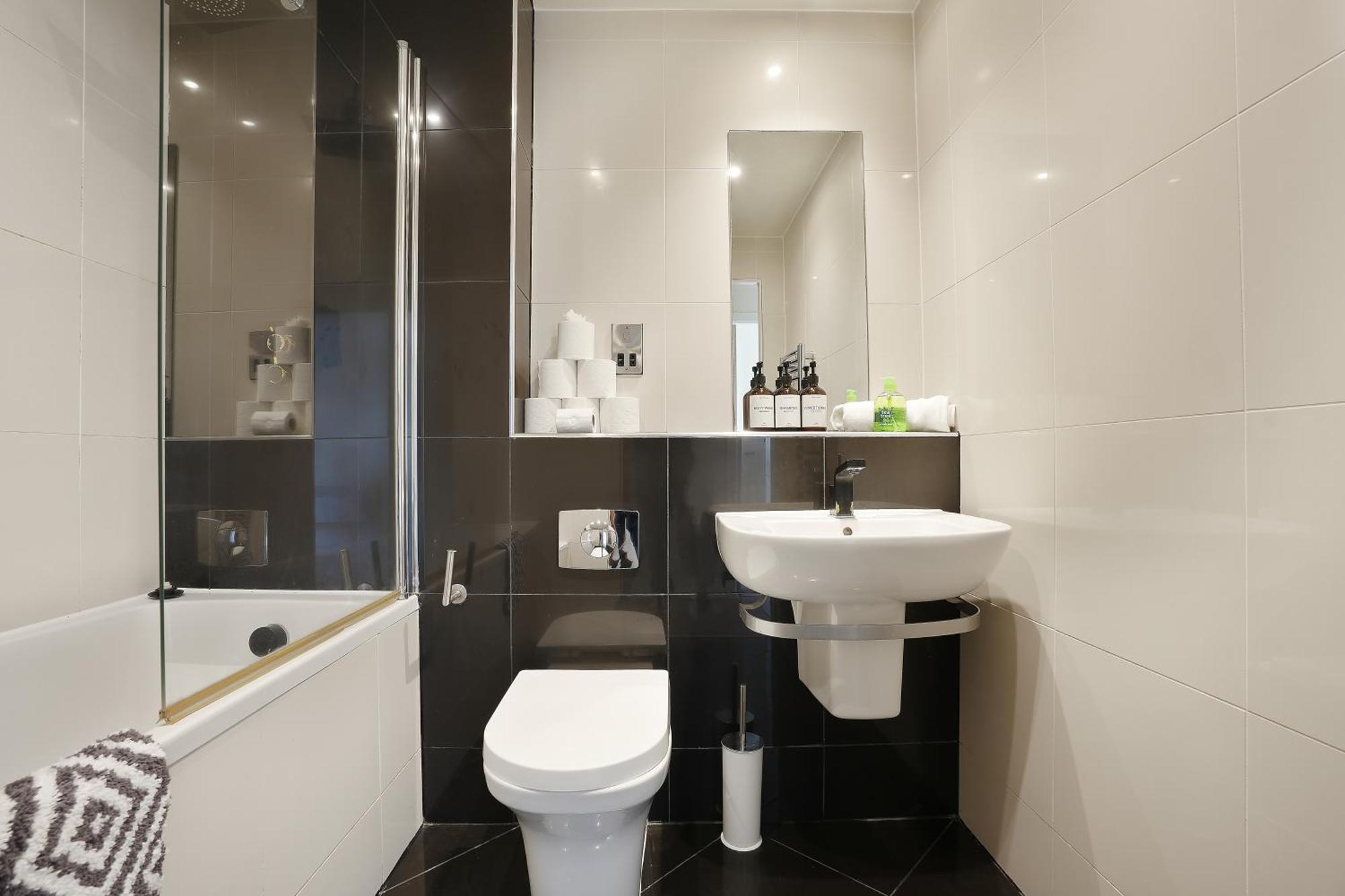 Apartment Spacious 2 Bed 98 - Centre, Great Views & Free Netflix - Hosted By Host Save Sheffield